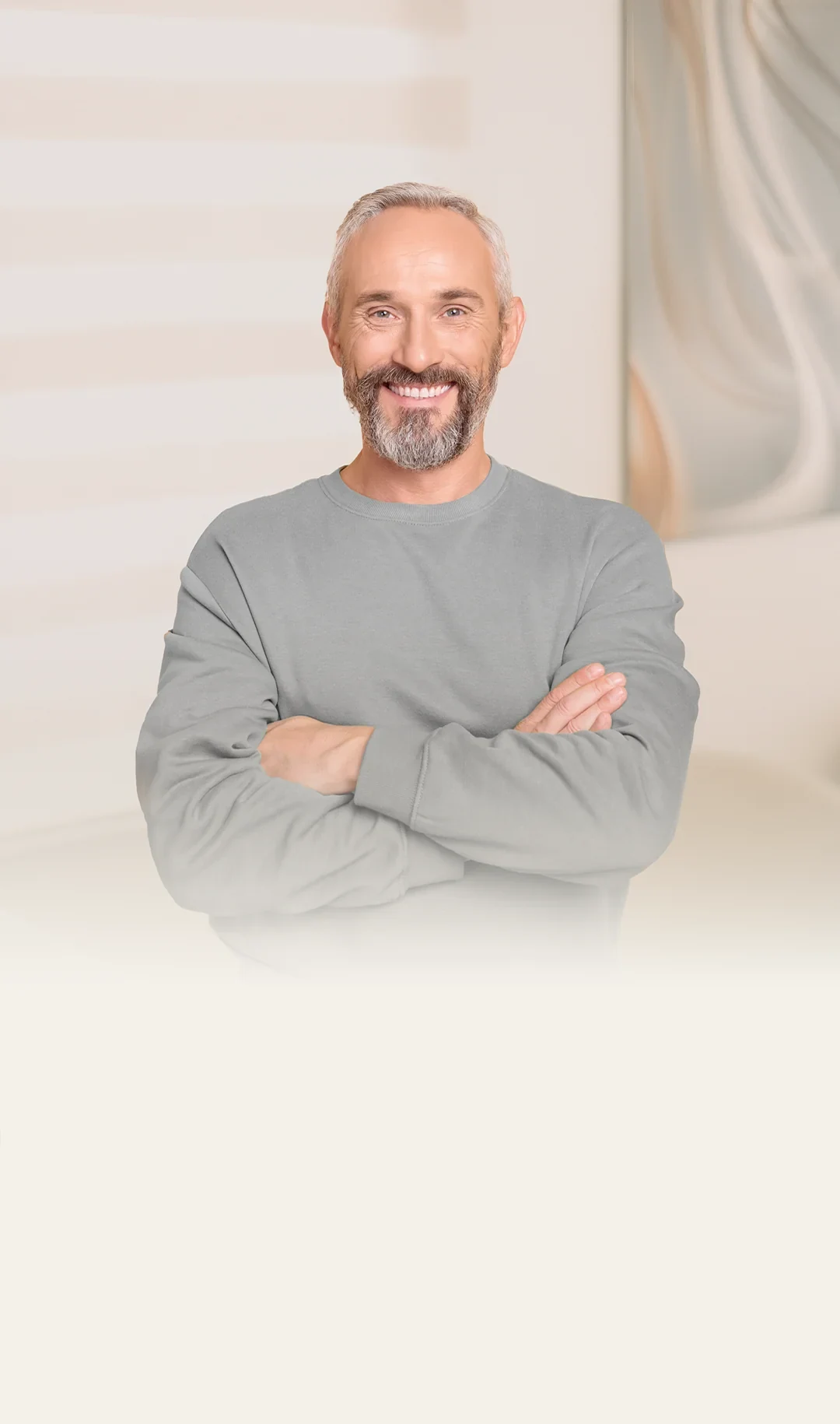 Homem grisalho com um sorriso bonito