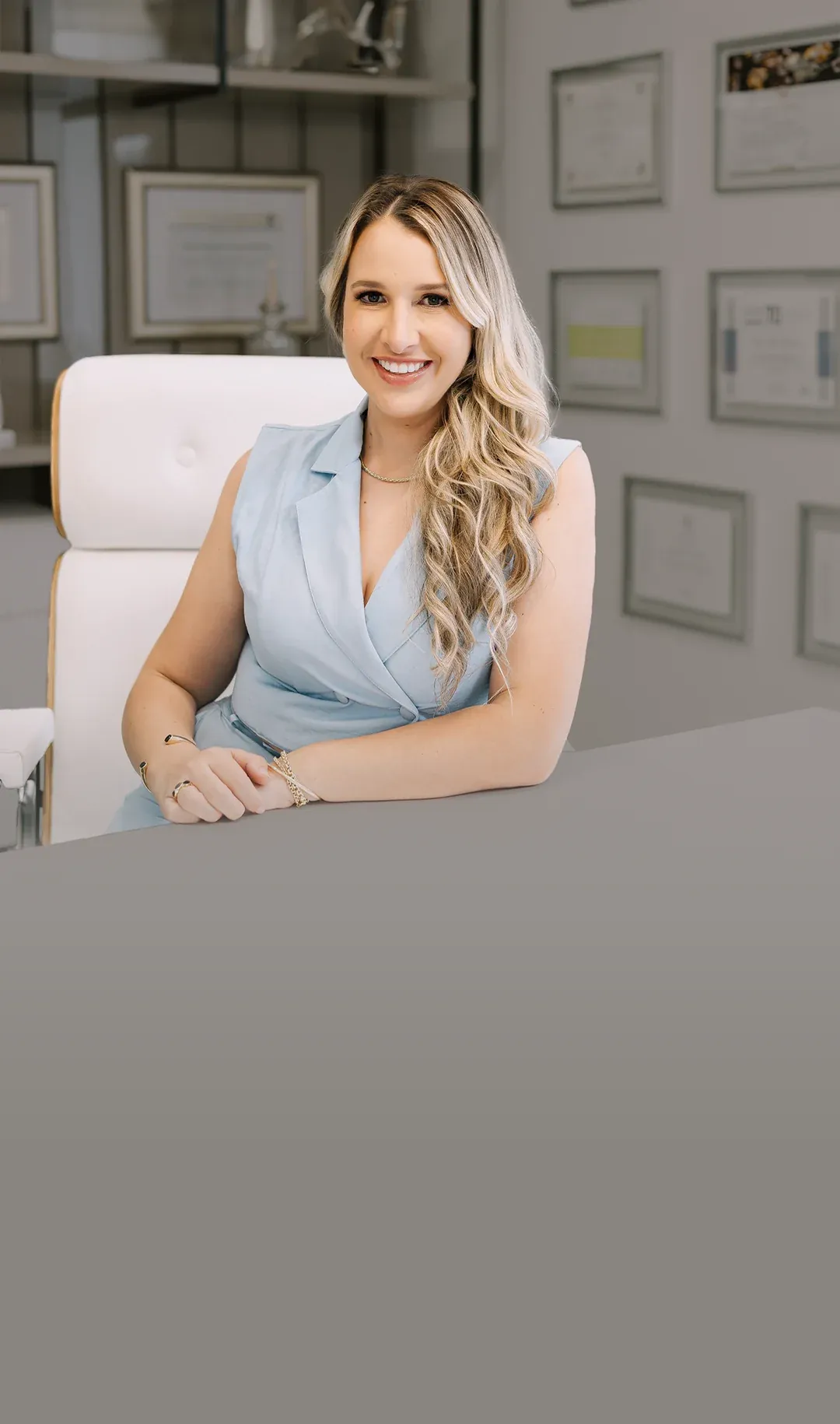 Dra. Silvana Dallazen em seu consultório